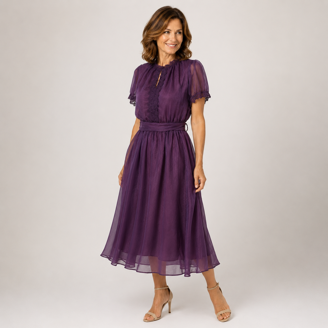 Flavia | Vestido largo con escote en forma de gota y ribete de encaje de gasa