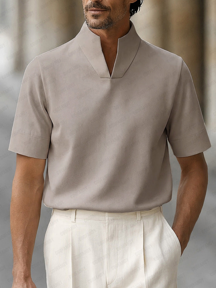 Polo de cuello alto estilo minimalista