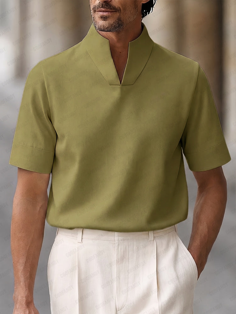 Polo de cuello alto estilo minimalista