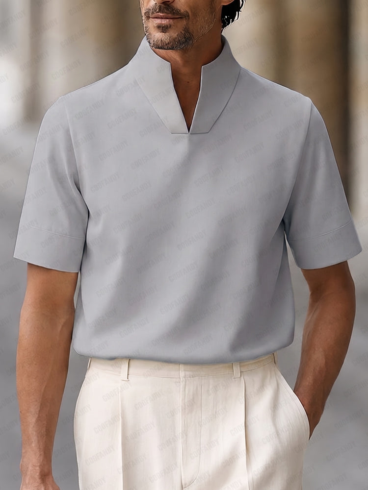 Polo de cuello alto estilo minimalista