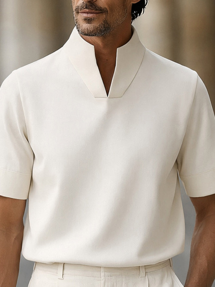 Polo de cuello alto estilo minimalista