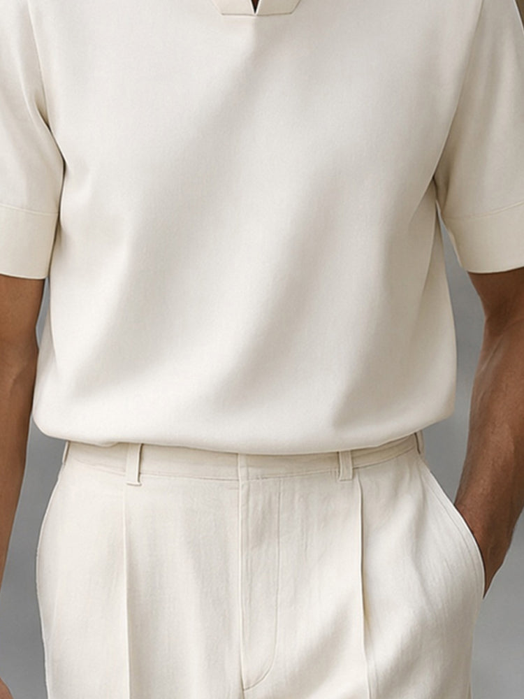 Polo de cuello alto estilo minimalista