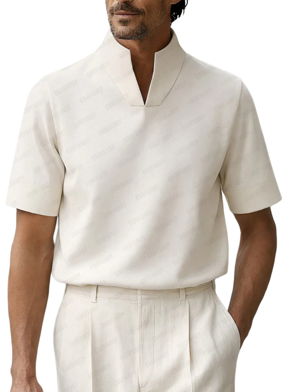 Polo de cuello alto estilo minimalista