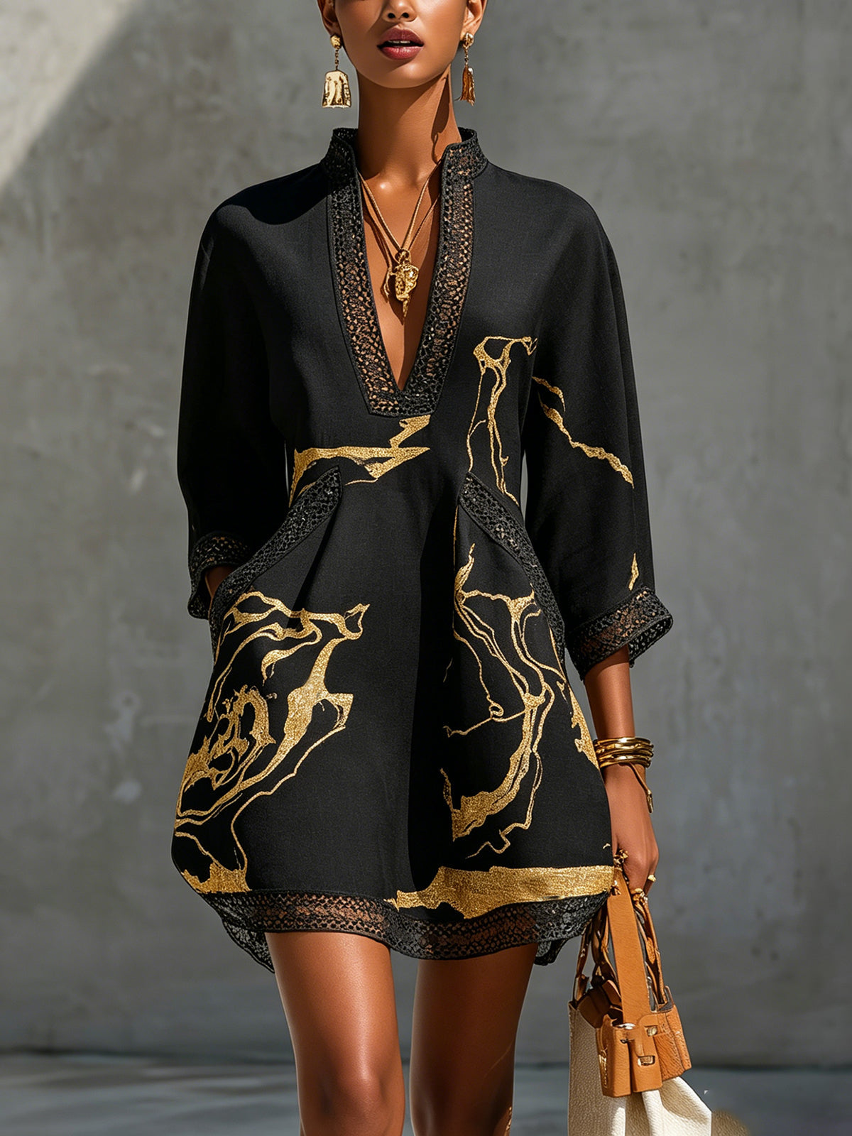 Donatella | Minivestido negro con estampado mármol dorado y encaje de ganchillo