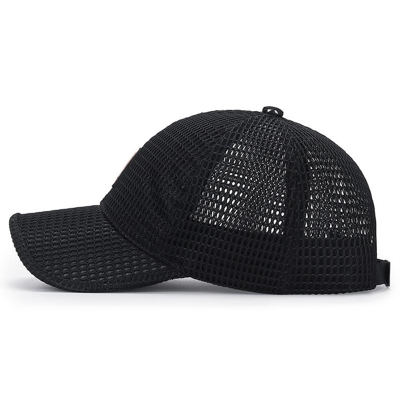 Detalle de la malla hexagonal transpirable de la gorra