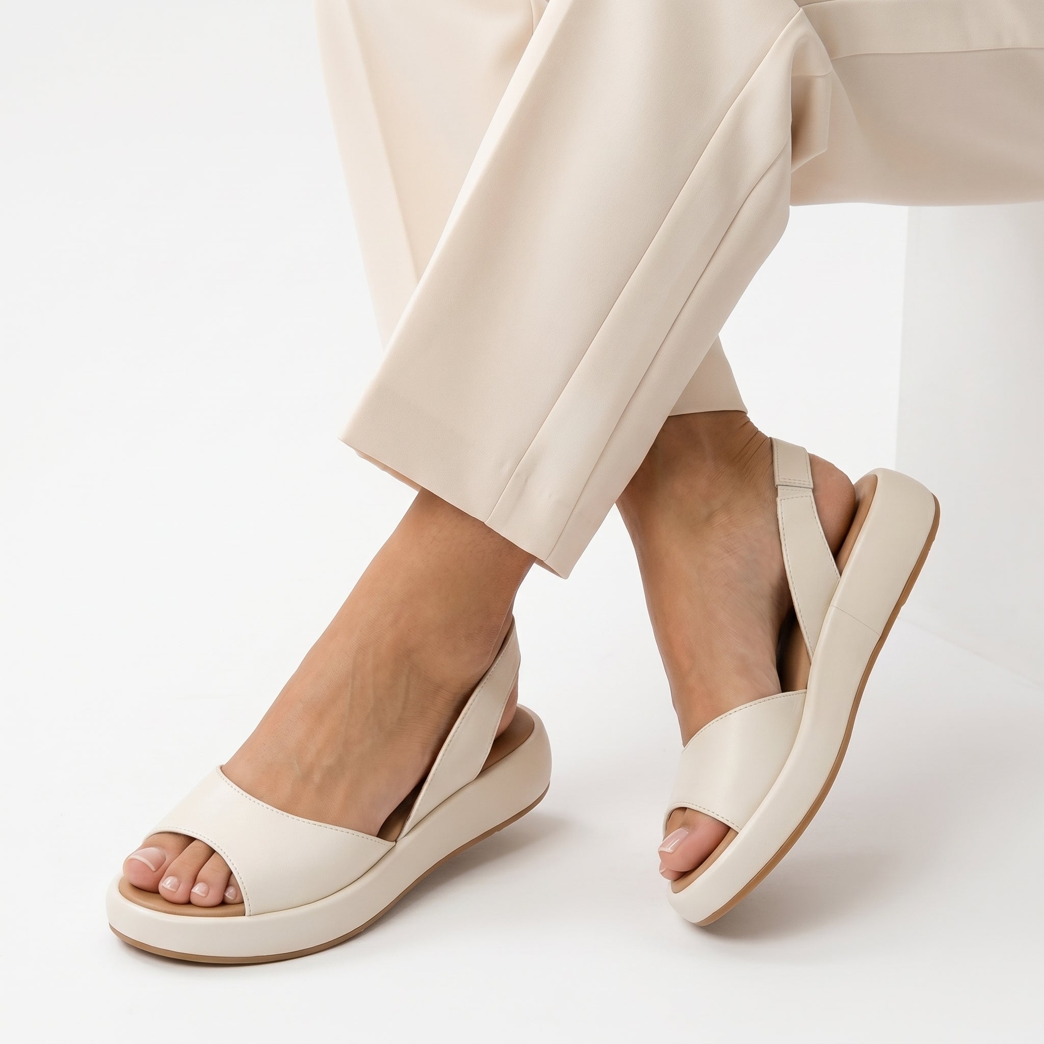 Claudia - Sandalias planas con suela anatómica
