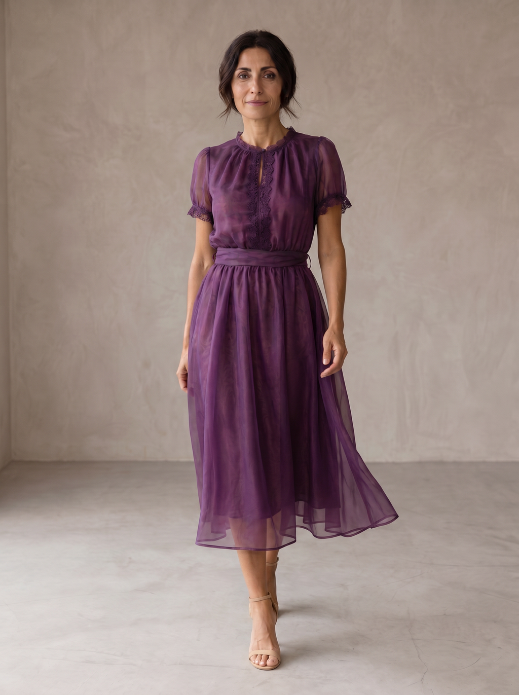 Flavia | Vestido largo con escote en forma de gota y ribete de encaje de gasa